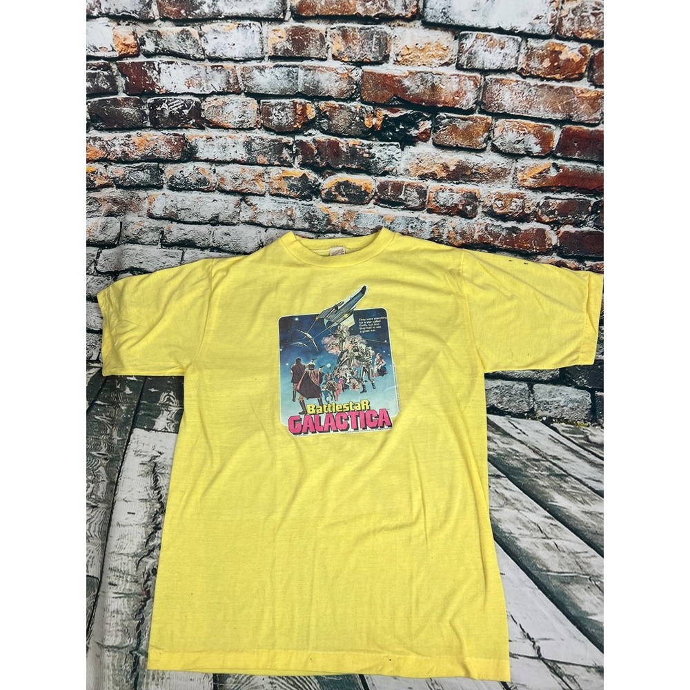 Vintage 1978 Battlestar Galactica T Shirt XL 100% Polyester Yellow Sci Fi Sz‎ M